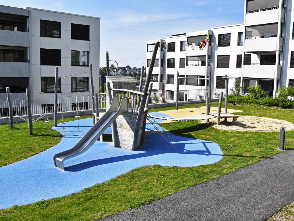 Amstutz Gartenbau AG, Spielplaetze, Kletterkombinatin, Fallschutz